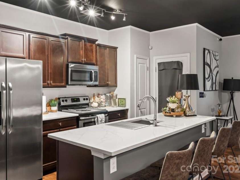 9408 Hamel Street, Charlotte, NC 28215.  MLS# CAR4213263, YatesRealty ID 15462. Kitchen