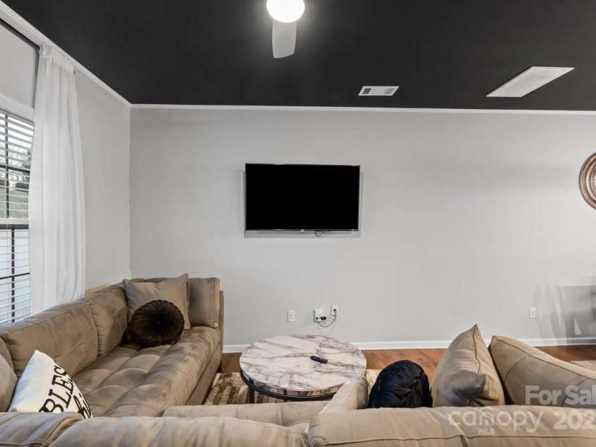 9408 Hamel Street, Charlotte, NC 28215.  MLS# CAR4213263, YatesRealty ID 15462. Living Room