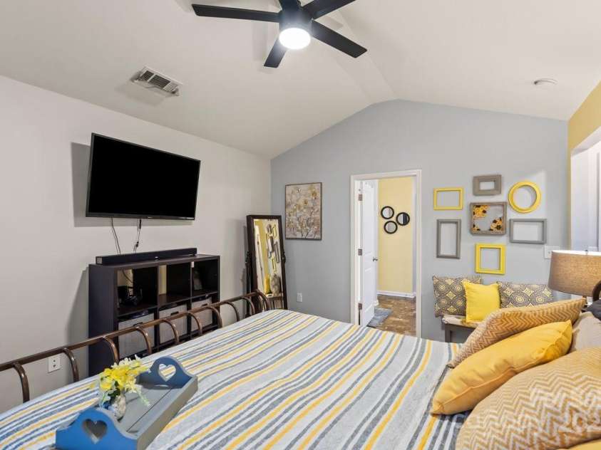 9408 Hamel Street, Charlotte, NC 28215.  MLS# CAR4213263, YatesRealty ID 15462. Primary Bedroom