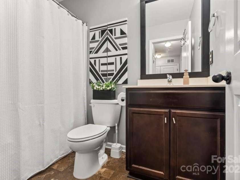 9408 Hamel Street, Charlotte, NC 28215.  MLS# CAR4213263, YatesRealty ID 15462. Secondary Bath