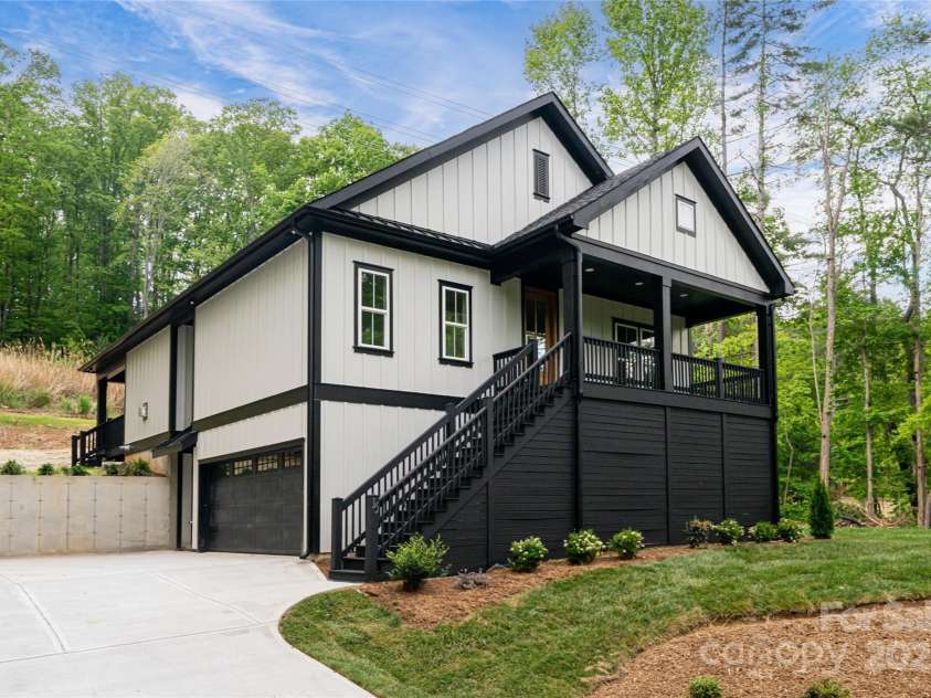 15 Maggies Lane, Asheville, NC 28803.  MLS# CAR4183002, YatesRealty ID 15463. 2-car garage