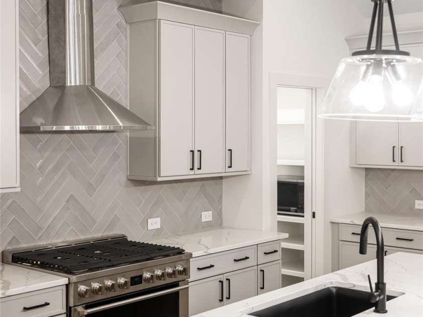 15 Maggies Lane, Asheville, NC 28803.  MLS# CAR4183002, YatesRealty ID 15463. 36