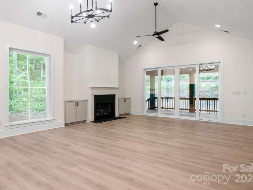 15 Maggies Lane, Asheville, NC 28803.  MLS# CAR4183002, YatesRealty ID 15463. Bright and airy