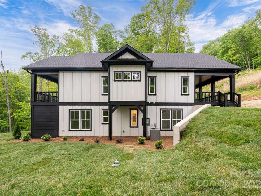 15 Maggies Lane, Asheville, NC 28803.  MLS# CAR4183002, YatesRealty ID 15463. Flat side yard