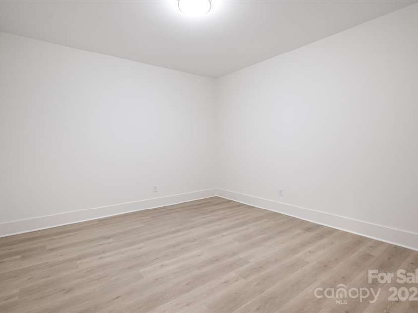 15 Maggies Lane, Asheville, NC 28803.  MLS# CAR4183002, YatesRealty ID 15463. Flex Room for wellness or hobbies