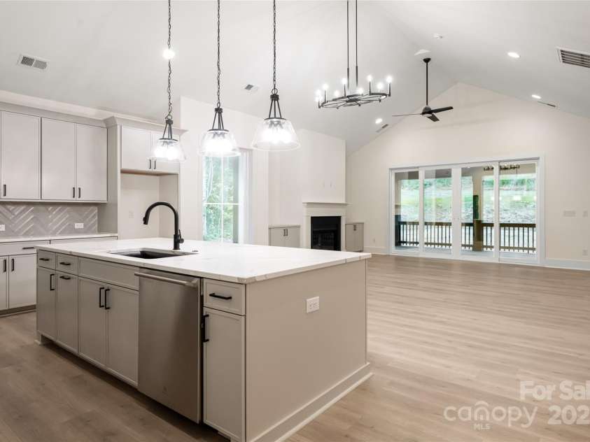 15 Maggies Lane, Asheville, NC 28803.  MLS# CAR4183002, YatesRealty ID 15463. Open Floorplan Design