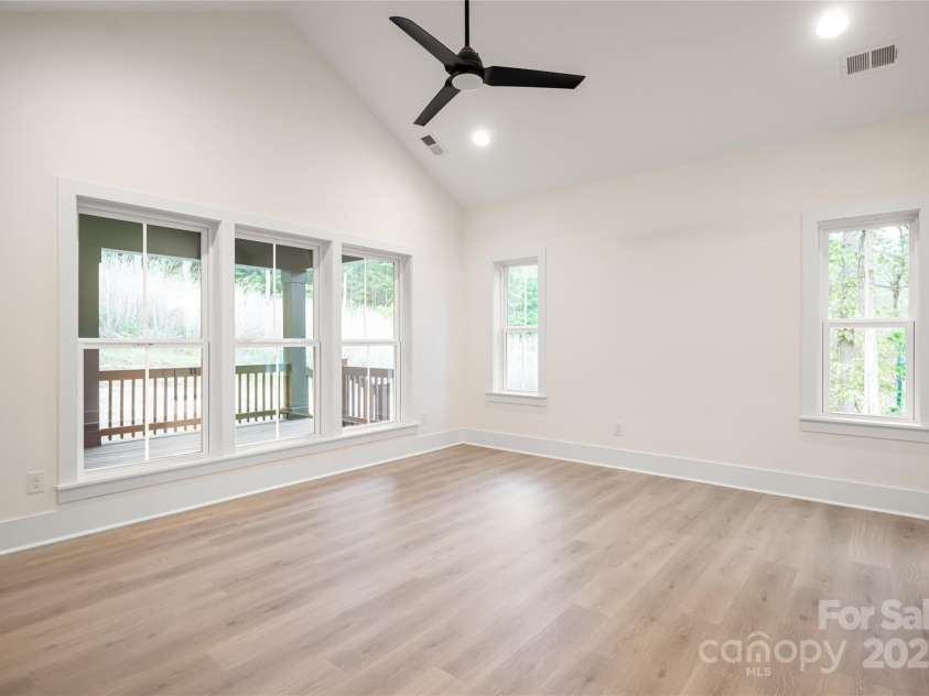 15 Maggies Lane, Asheville, NC 28803.  MLS# CAR4183002, YatesRealty ID 15463. Primary suite on the main level