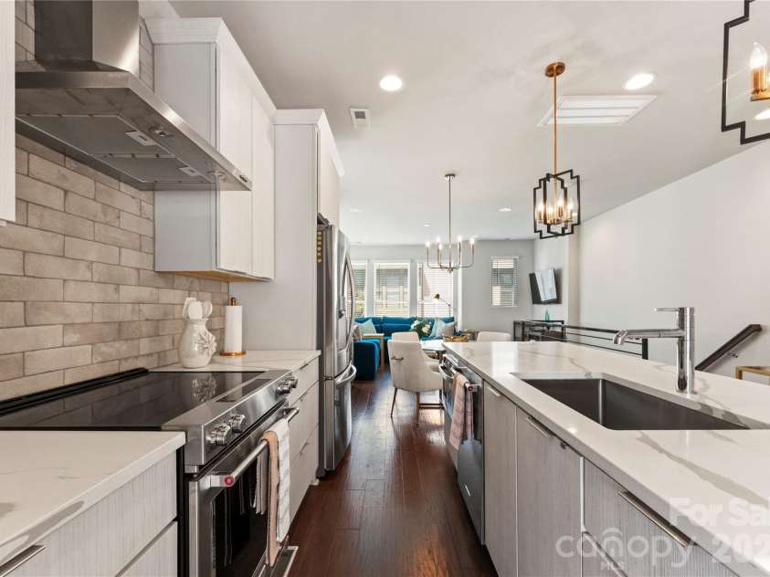 1707 Cannon View Lane, Charlotte, NC 28208.  MLS# CAR4344582, YatesRealty ID 15466. 