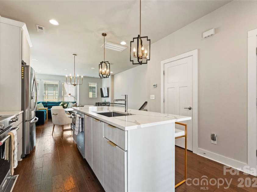 1707 Cannon View Lane, Charlotte, NC 28208.  MLS# CAR4344582, YatesRealty ID 15466. 