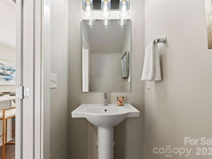 1707 Cannon View Lane, Charlotte, NC 28208.  MLS# CAR4344582, YatesRealty ID 15466. 