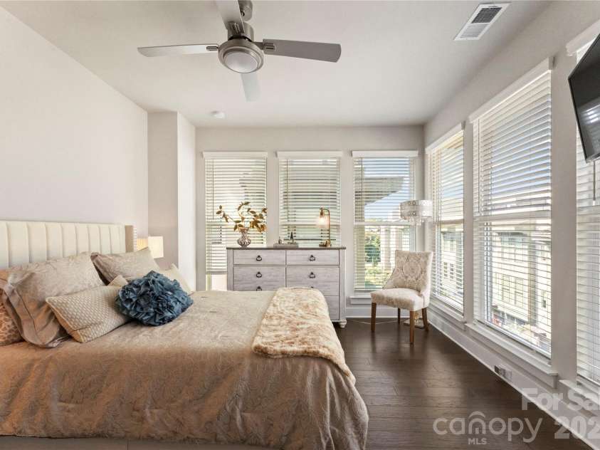 1707 Cannon View Lane, Charlotte, NC 28208.  MLS# CAR4344582, YatesRealty ID 15466. 