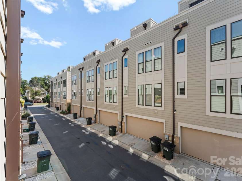 1707 Cannon View Lane, Charlotte, NC 28208.  MLS# CAR4344582, YatesRealty ID 15466. 