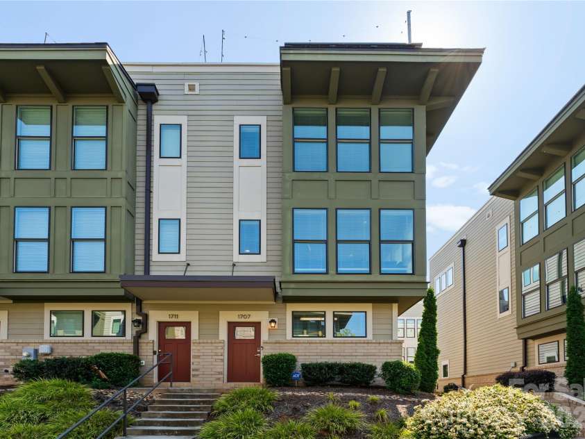 1707 Cannon View Lane, Charlotte, NC 28208.  MLS# CAR4344582, YatesRealty ID 15466. 