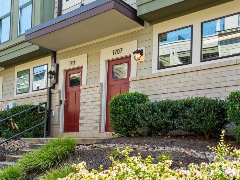 1707 Cannon View Lane, Charlotte, NC 28208.  MLS# CAR4344582, YatesRealty ID 15466. 