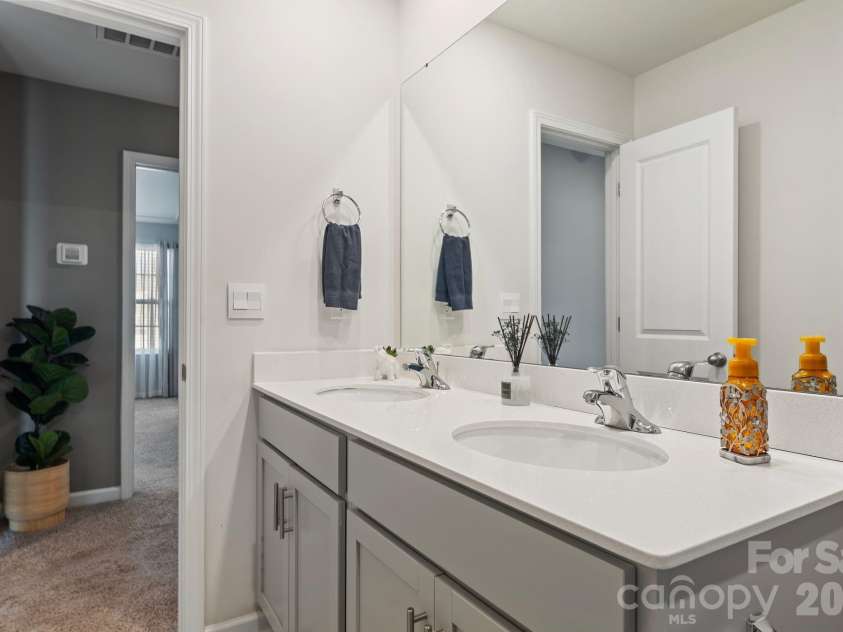 9777 Tea Garden Drive, Gastonia, NC 28056.  MLS# CAR4351279, YatesRealty ID 15467. Bathroom #2