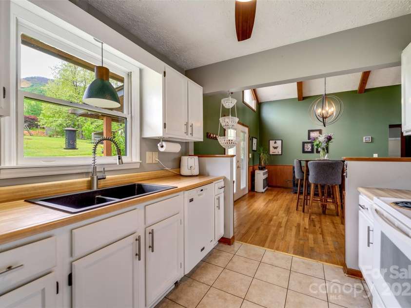 266 Barber Hill Drive, Waynesville, NC 28786.  MLS# CAR4260167, YatesRealty ID 15468. 