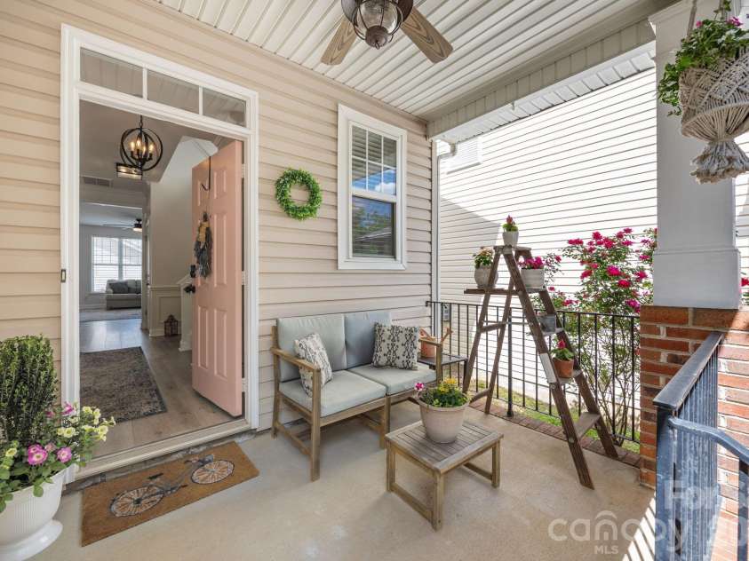 9715 Cadman Court, Cornelius, NC 28031.  MLS# CAR4372557, YatesRealty ID 15468. 