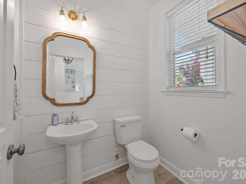 9715 Cadman Court, Cornelius, NC 28031.  MLS# CAR4372557, YatesRealty ID 15468. 