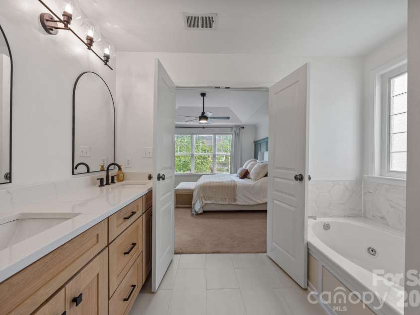 9715 Cadman Court, Cornelius, NC 28031.  MLS# CAR4372557, YatesRealty ID 15468. 