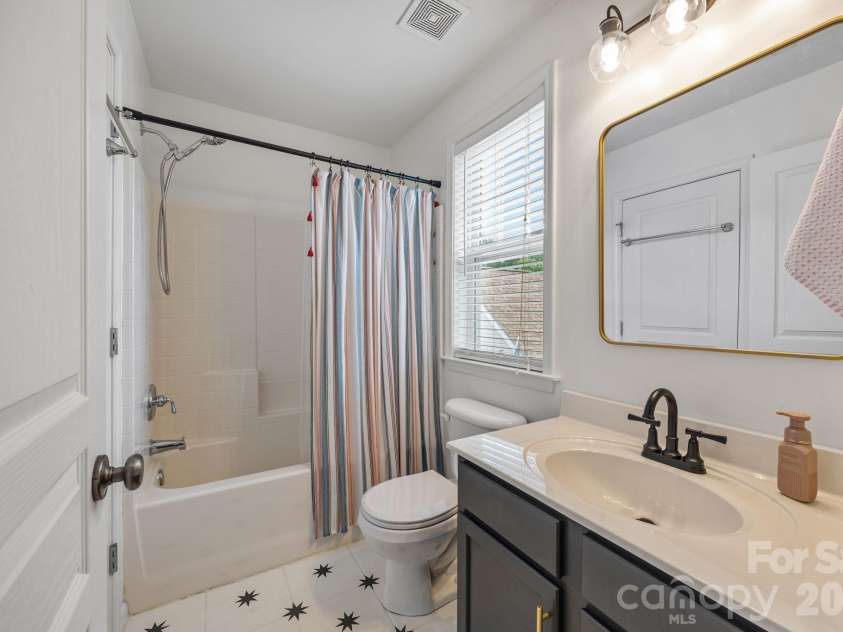9715 Cadman Court, Cornelius, NC 28031.  MLS# CAR4372557, YatesRealty ID 15468. 