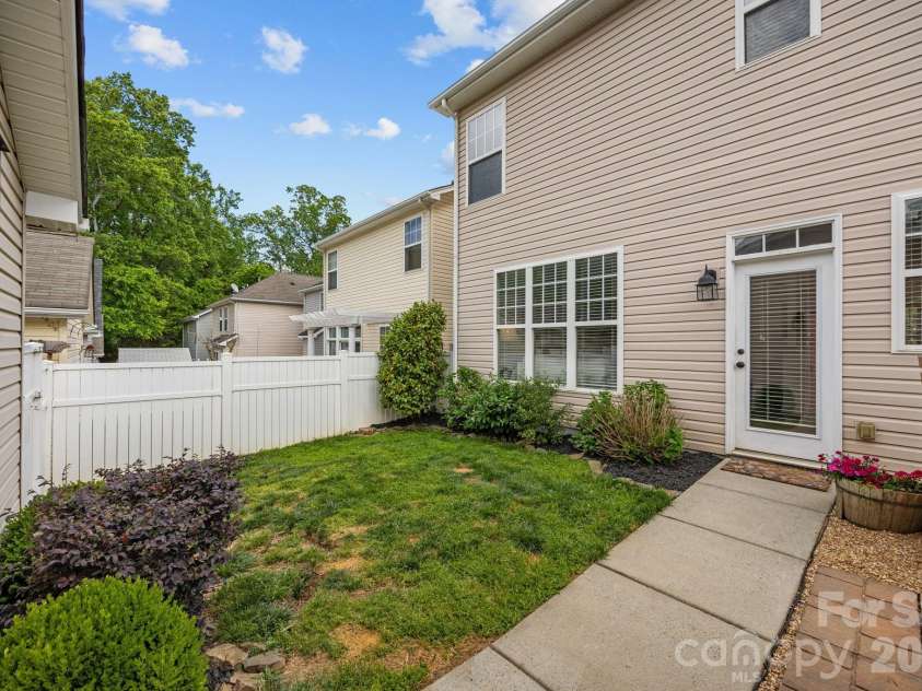 9715 Cadman Court, Cornelius, NC 28031.  MLS# CAR4372557, YatesRealty ID 15468. 