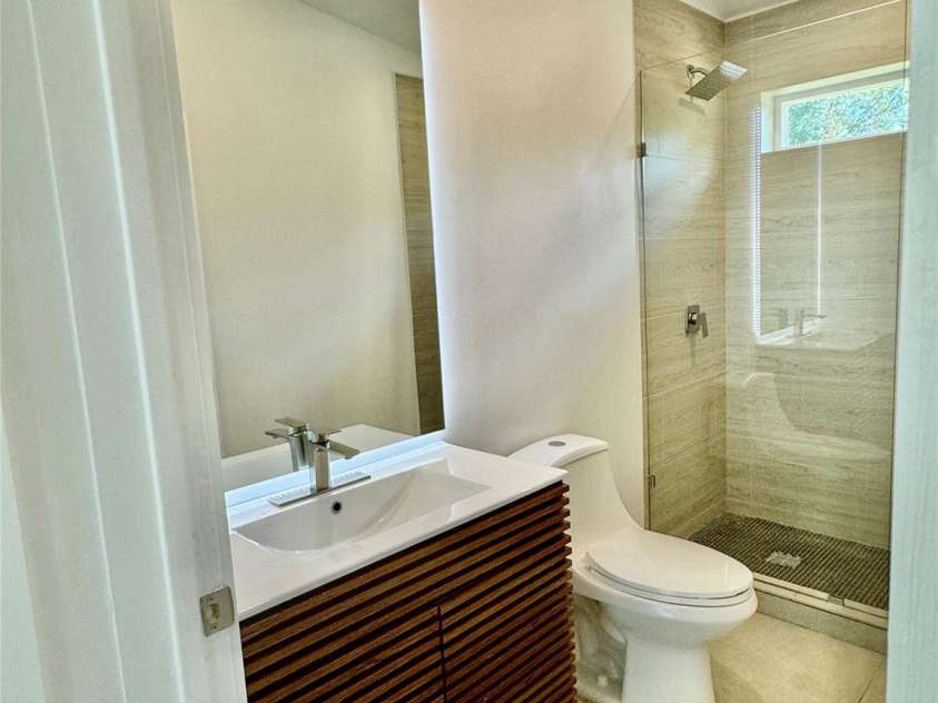 900 Linney Lane, Shelby, NC 28152.  MLS# CAR4276627, YatesRealty ID 1547. BATHROOM