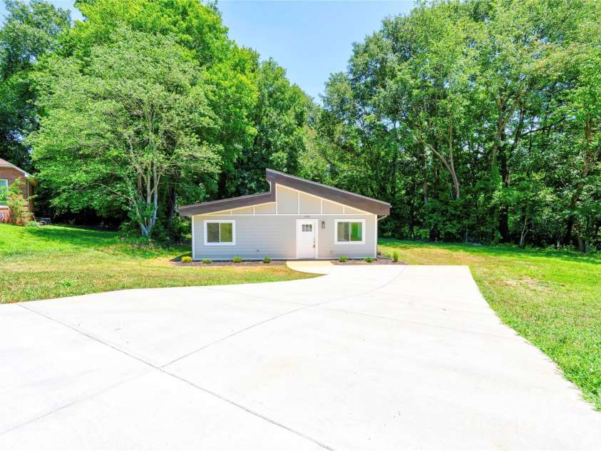 900 Linney Lane, Shelby, NC 28152.  MLS# CAR4276627, YatesRealty ID 1547. FRONT