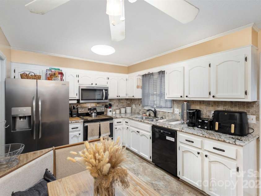 939 Malotte Lane, Gastonia, NC 28054.  MLS# CAR4210300, YatesRealty ID 1547. 