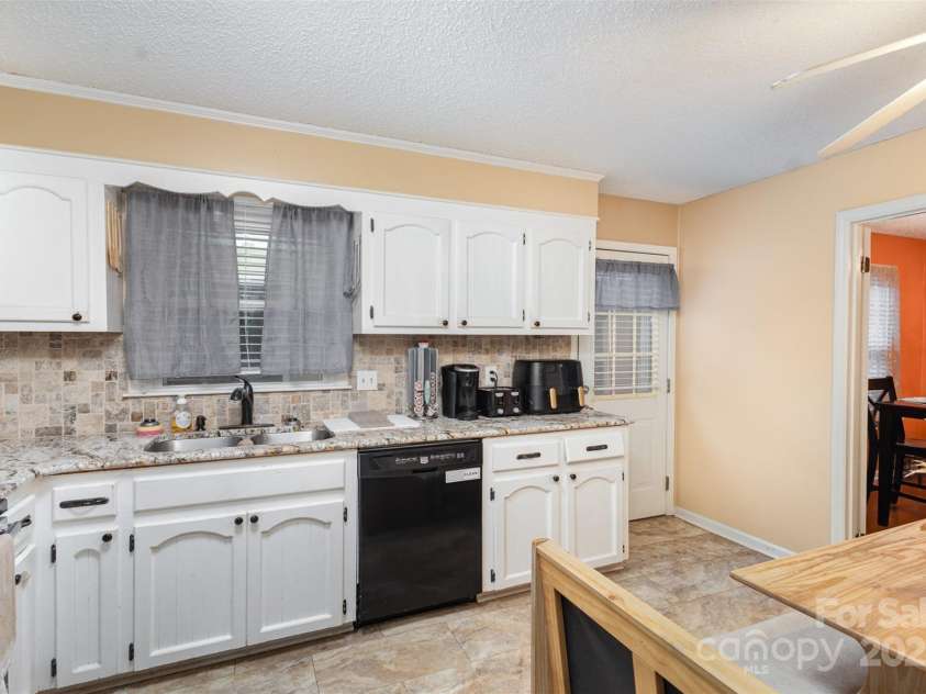 939 Malotte Lane, Gastonia, NC 28054.  MLS# CAR4210300, YatesRealty ID 1547. 