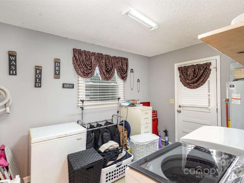 939 Malotte Lane, Gastonia, NC 28054.  MLS# CAR4210300, YatesRealty ID 1547. 