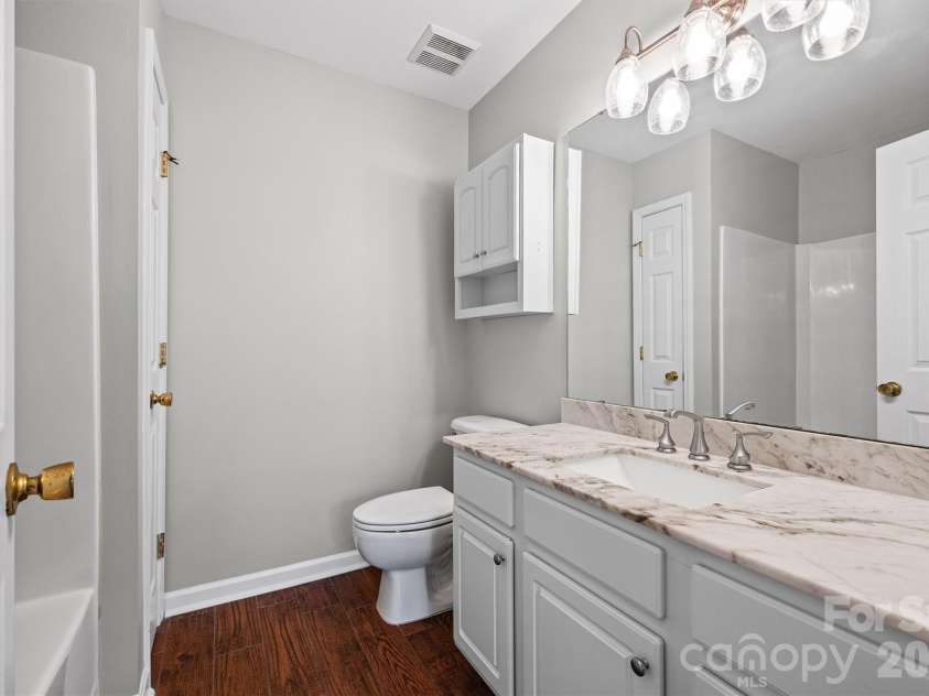 1114 Sienna Sand Way, Fort Mill, SC 29708.  MLS# CAR4360658, YatesRealty ID 15470. Primary Full Bath