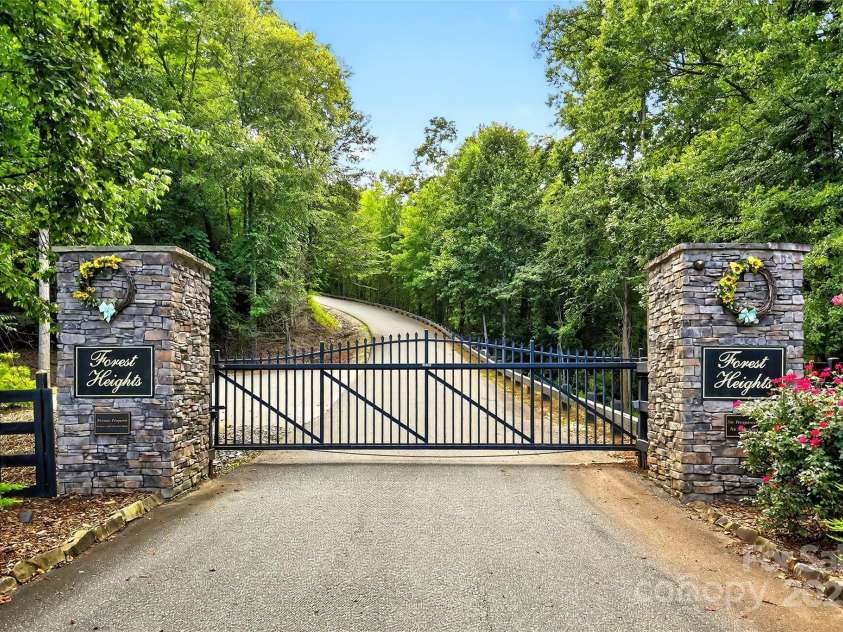 240 Ravenswood Road, Marion, NC 28752.  MLS# CAR4258018, YatesRealty ID 15470. 