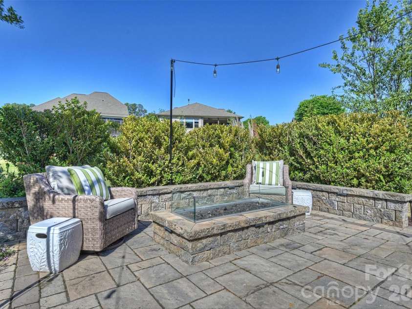 2028 Massy Clark Drive, Matthews, NC 28105.  MLS# CAR4373049, YatesRealty ID 15471. 