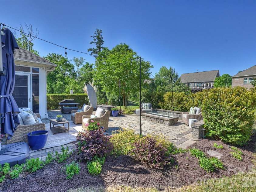 2028 Massy Clark Drive, Matthews, NC 28105.  MLS# CAR4373049, YatesRealty ID 15471. 