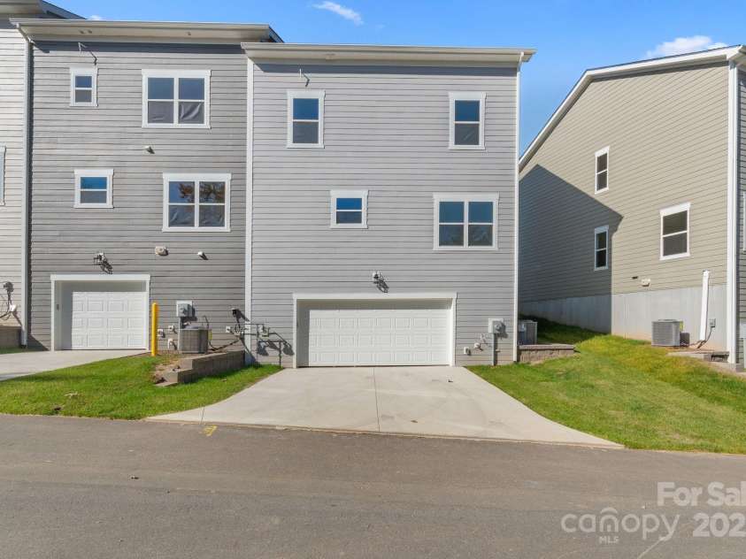 73 Walnut Springs Drive, Asheville, NC 28804.  MLS# CAR4204864, YatesRealty ID 15471. 