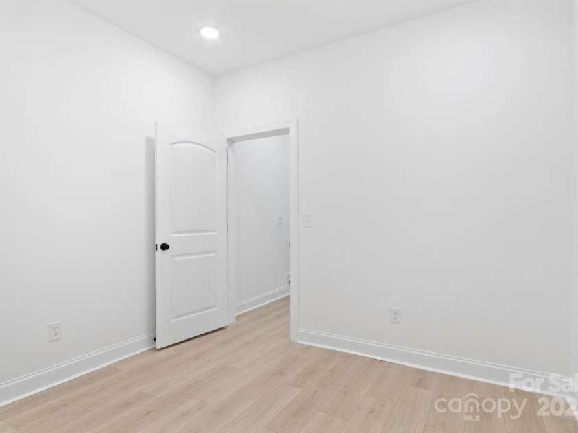 73 Walnut Springs Drive, Asheville, NC 28804.  MLS# CAR4204864, YatesRealty ID 15471. 