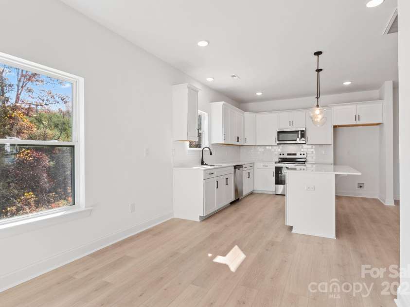 73 Walnut Springs Drive, Asheville, NC 28804.  MLS# CAR4204864, YatesRealty ID 15471. 