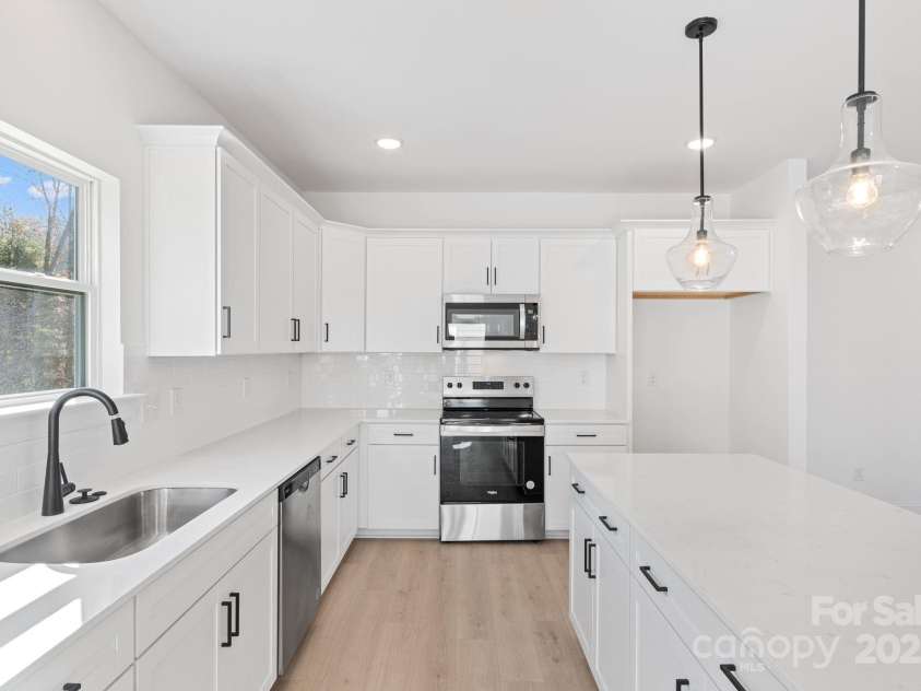 73 Walnut Springs Drive, Asheville, NC 28804.  MLS# CAR4204864, YatesRealty ID 15471. 