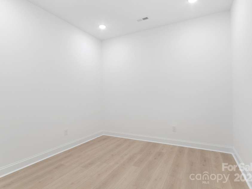 73 Walnut Springs Drive, Asheville, NC 28804.  MLS# CAR4204864, YatesRealty ID 15471. 