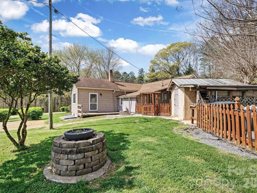 1600 Wooten Street, Catawba, NC 28609.  MLS# CAR4368646, YatesRealty ID 15473. Side Focused View 