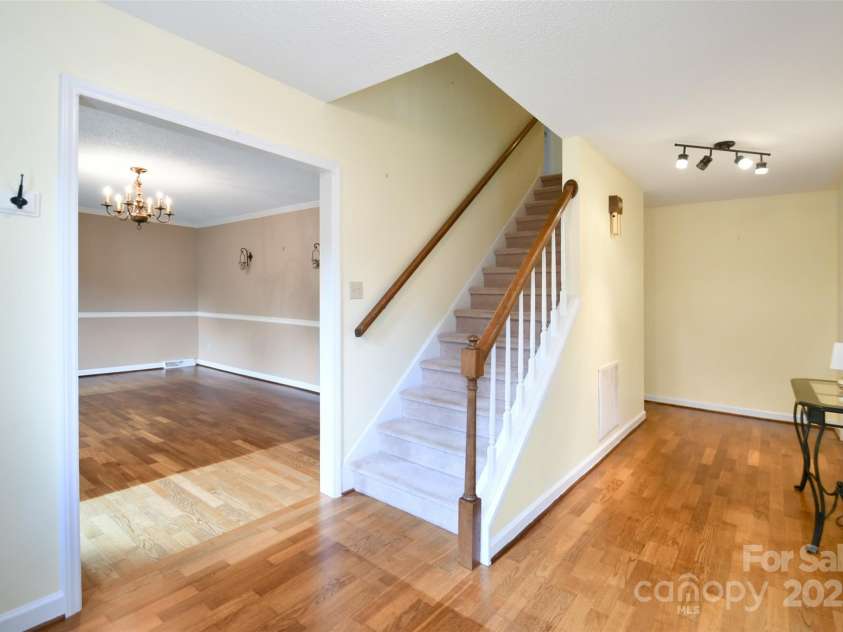 202 Brookmeade Drive, Statesville, NC 28625.  MLS# CAR4250680, YatesRealty ID 15473. 