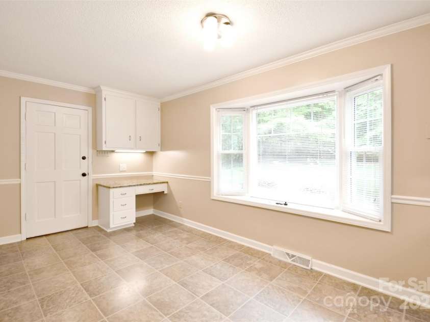 202 Brookmeade Drive, Statesville, NC 28625.  MLS# CAR4250680, YatesRealty ID 15473. 