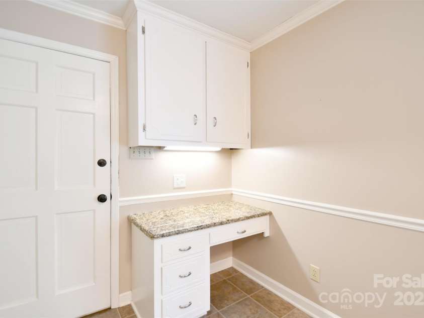 202 Brookmeade Drive, Statesville, NC 28625.  MLS# CAR4250680, YatesRealty ID 15473. 