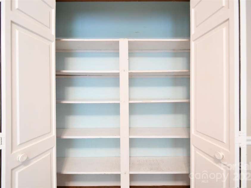 202 Brookmeade Drive, Statesville, NC 28625.  MLS# CAR4250680, YatesRealty ID 15473. 