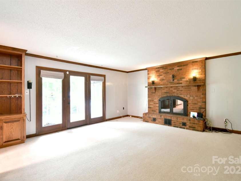 202 Brookmeade Drive, Statesville, NC 28625.  MLS# CAR4250680, YatesRealty ID 15473. 