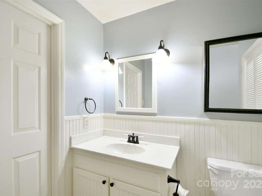 202 Brookmeade Drive, Statesville, NC 28625.  MLS# CAR4250680, YatesRealty ID 15473. 