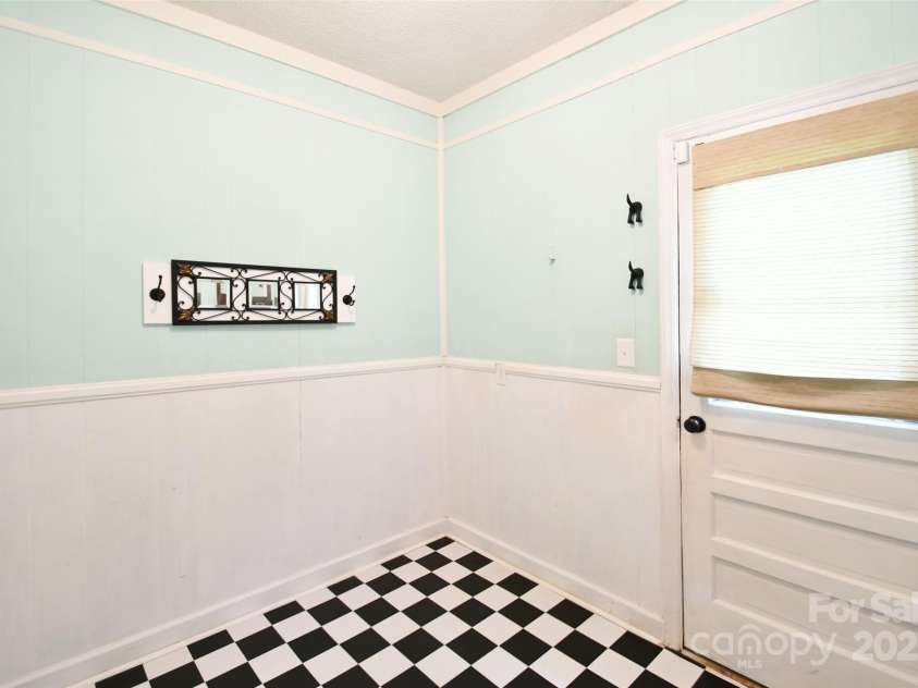 202 Brookmeade Drive, Statesville, NC 28625.  MLS# CAR4250680, YatesRealty ID 15473. 