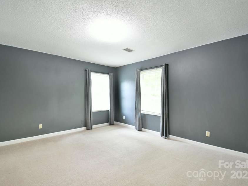 202 Brookmeade Drive, Statesville, NC 28625.  MLS# CAR4250680, YatesRealty ID 15473. 