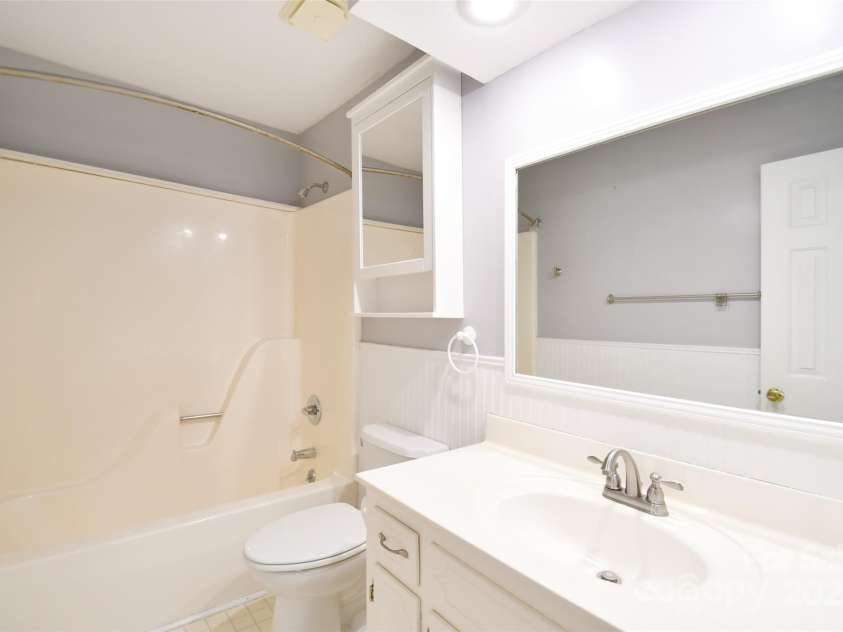 202 Brookmeade Drive, Statesville, NC 28625.  MLS# CAR4250680, YatesRealty ID 15473. 