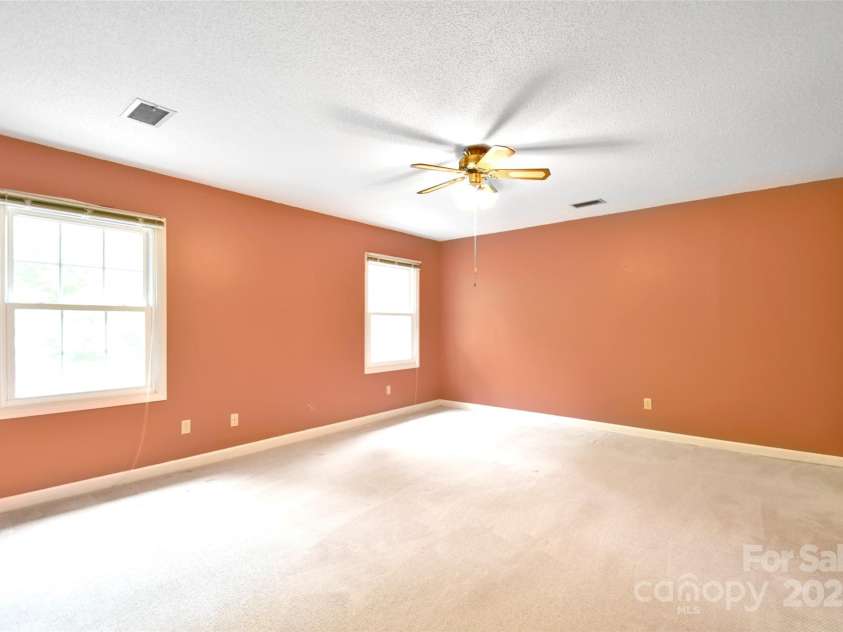 202 Brookmeade Drive, Statesville, NC 28625.  MLS# CAR4250680, YatesRealty ID 15473. 